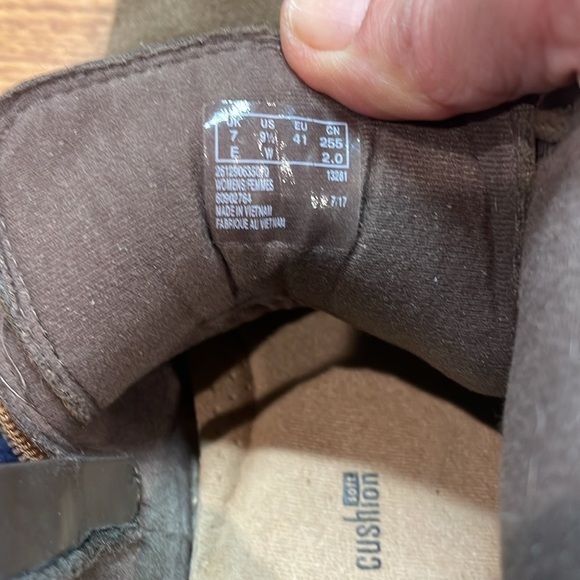 Clark’s Collection Tan Suede Boots - Picture 8 of 9